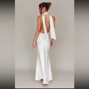 Wore this dress for my engagement photos. No longer need. Fabric is amazing